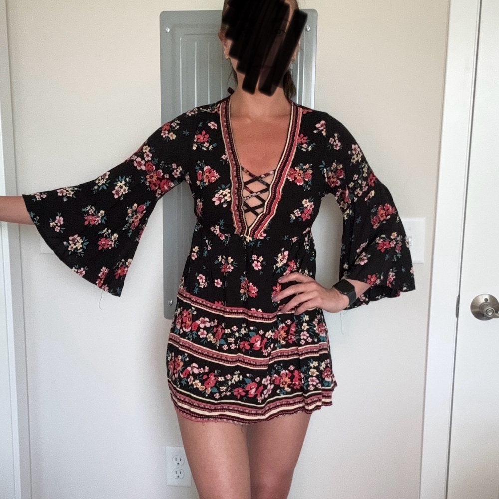 Angie Floral Bell Sleeve Mini Dress size small